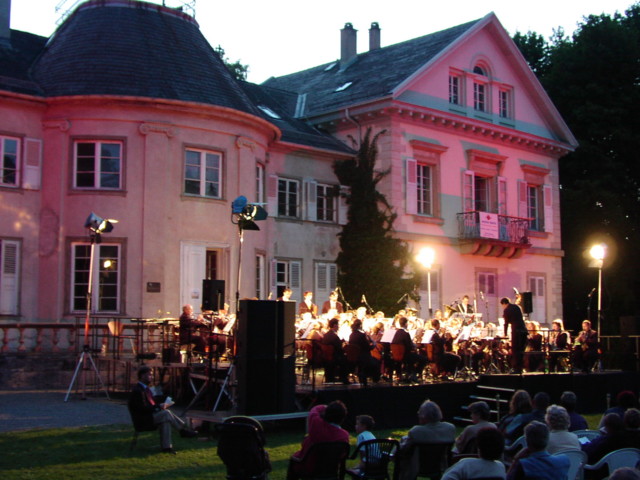 Konzert Stadtkapelle Hechingen vor Villa Eugenia
